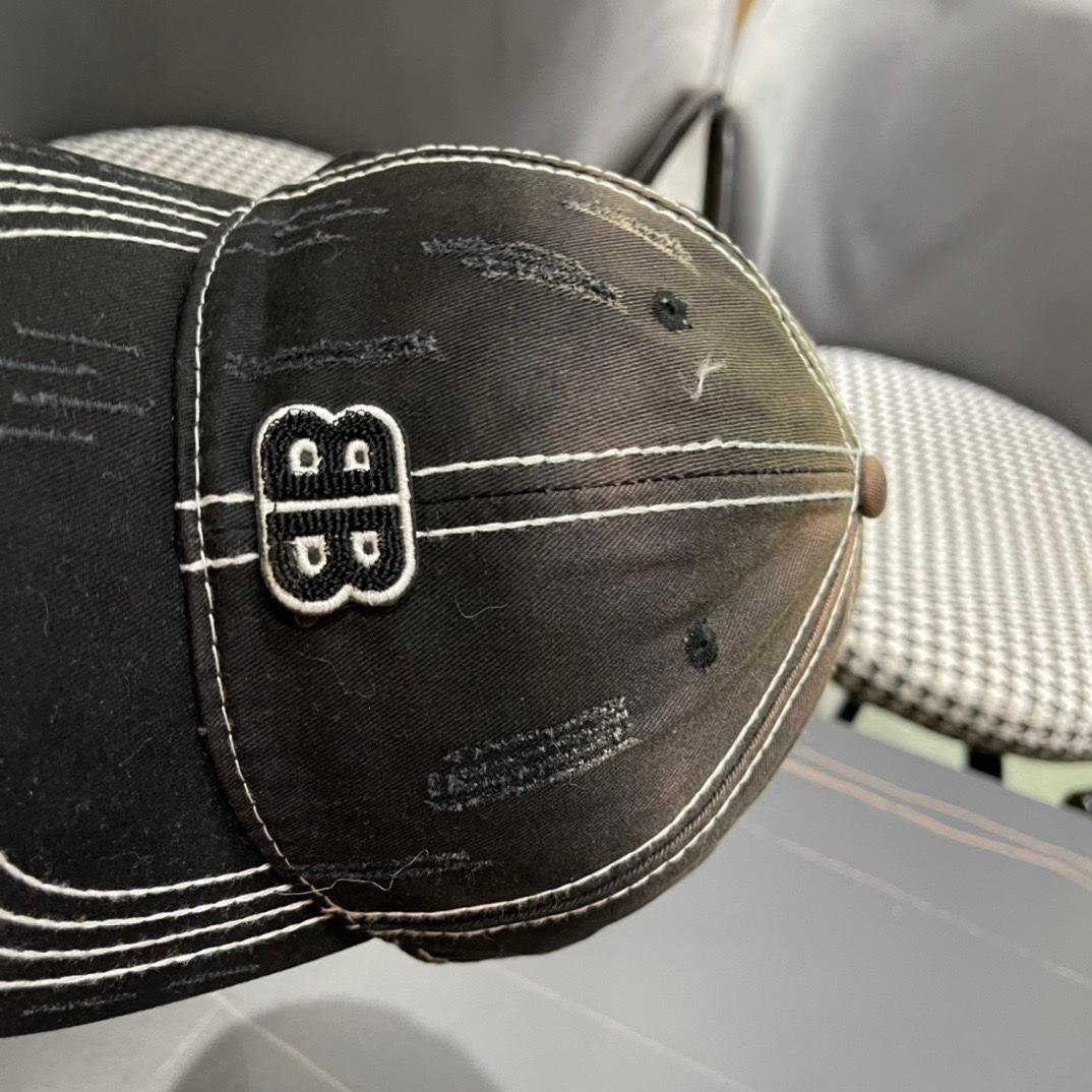 新品Balenciaga巴黎世家新款棒球帽
现货秒发🧢简约时尚超级无敌好看的帽子！情侣款！原单货比起其