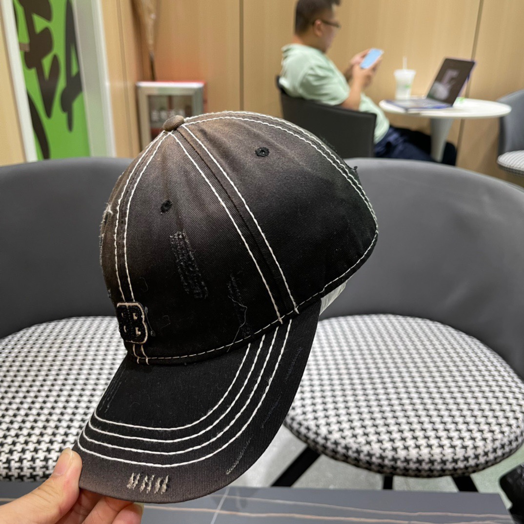  新品Balenciaga巴黎世家新款棒球帽
现货秒发🧢简约时尚超级无敌好看的帽子！情侣款！原单货比起其