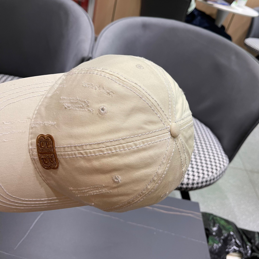 新品Balenciaga巴黎世家新款棒球帽
现货秒发🧢简约时尚超级无敌好看的帽子！情侣款！原单货比起其