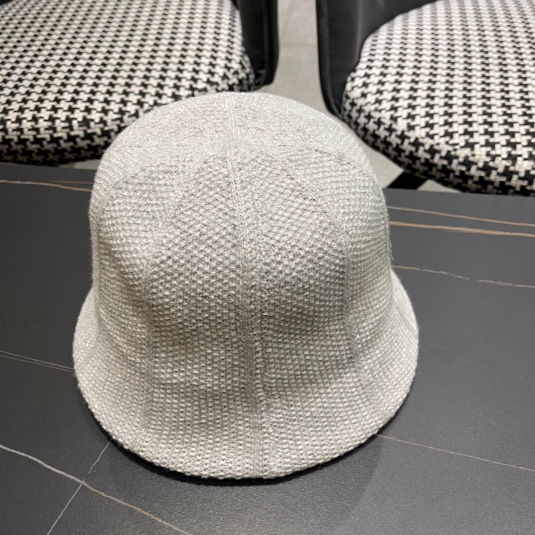 Prada普拉达日系甜美水桶针织毛线帽女秋冬保暖韩系博主同款毛线帽显脸小