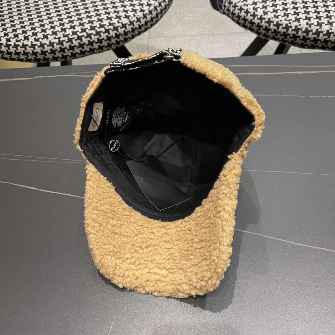 古奇棒球帽♥️GUCCI🧢官网新品秋冬新款毛绒棒球帽，原单品质火爆来袭 🔥🎩 工艺非常精美 方便携带！跑