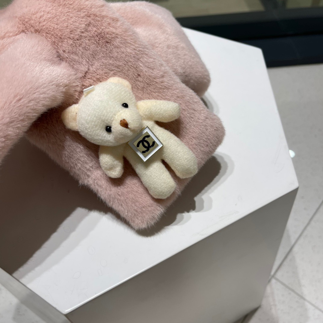 NO:215773,Chanel Chanel bear scarf, rabbit fur scarf, autumn and winter warm scarf, running meter hat, fisherman hat baseball hat knit hat, hat, chanel, chanel, espadrilles, hats19860909Chanel香奈儿小熊围巾,兔毛围脖,秋冬保暖围巾,跑量帽子渔夫帽棒球帽针织帽,帽子,chanel,chanel,espadrilles,hats,hat