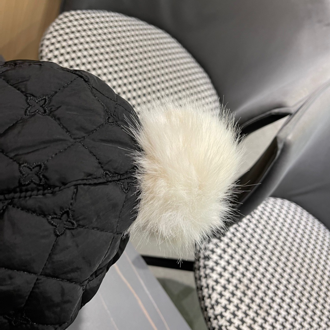 香奈儿Chanel 2024新款秋冬季雷锋帽加绒加厚护耳帽子