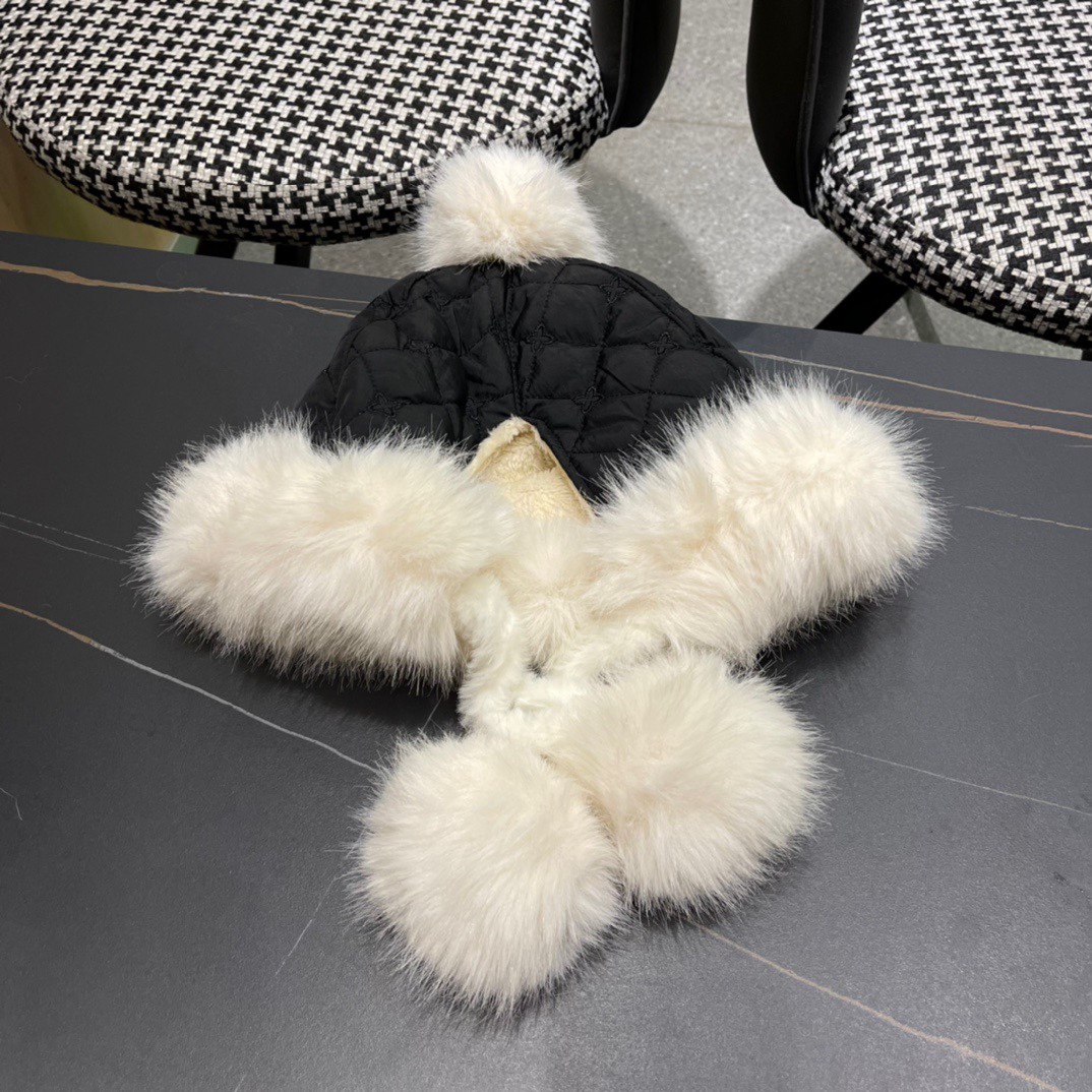 香奈儿Chanel 2024新款秋冬季雷锋帽加绒加厚护耳帽子