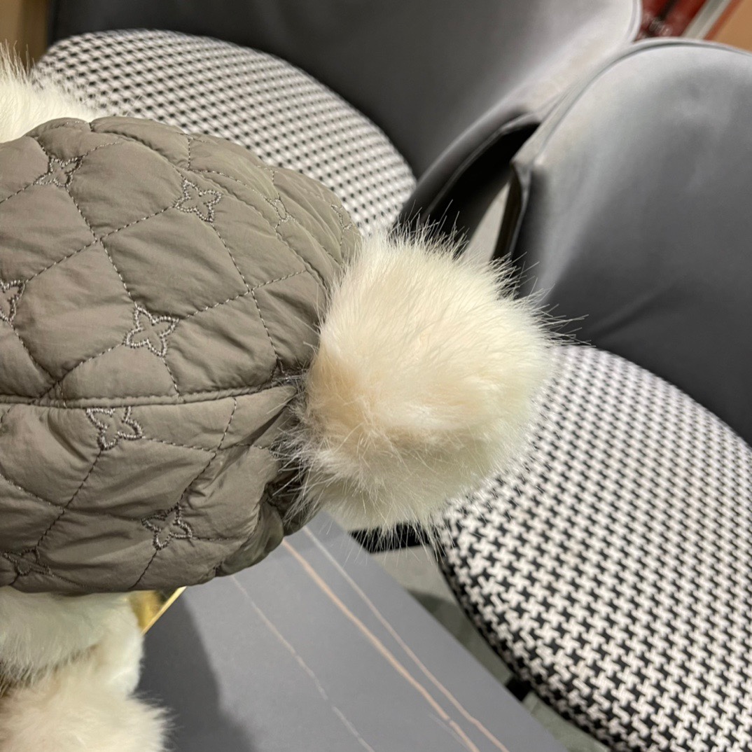 香奈儿Chanel 2024新款秋冬季雷锋帽加绒加厚护耳帽子