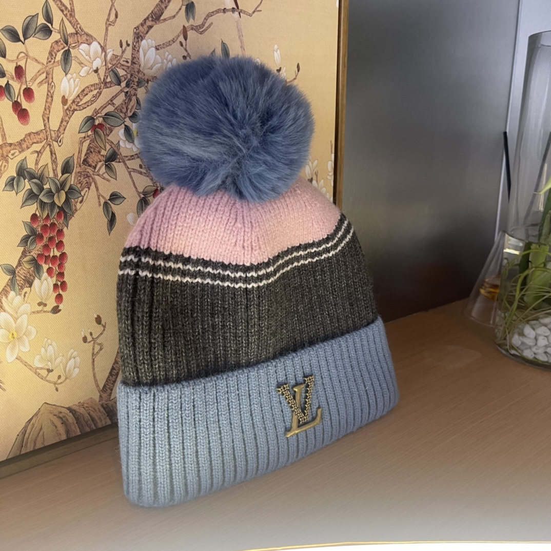 NO:215762,【LV Louis Vuitton】Autumn and winter style men and women knitted ball wool hats, big brand design ~ essential hats for autumn and winter outfits fisherman hat baseball hat knit hats, hats, louis vuitton, louis vuitton, espadrilles, hats19860909【LV路易威登】秋冬款男女款针织带球毛线帽,大牌设计～秋冬穿搭必备帽子渔夫帽棒球帽针织帽,帽子,louis vuitton,louis vuitton,espadrilles,hats,hat