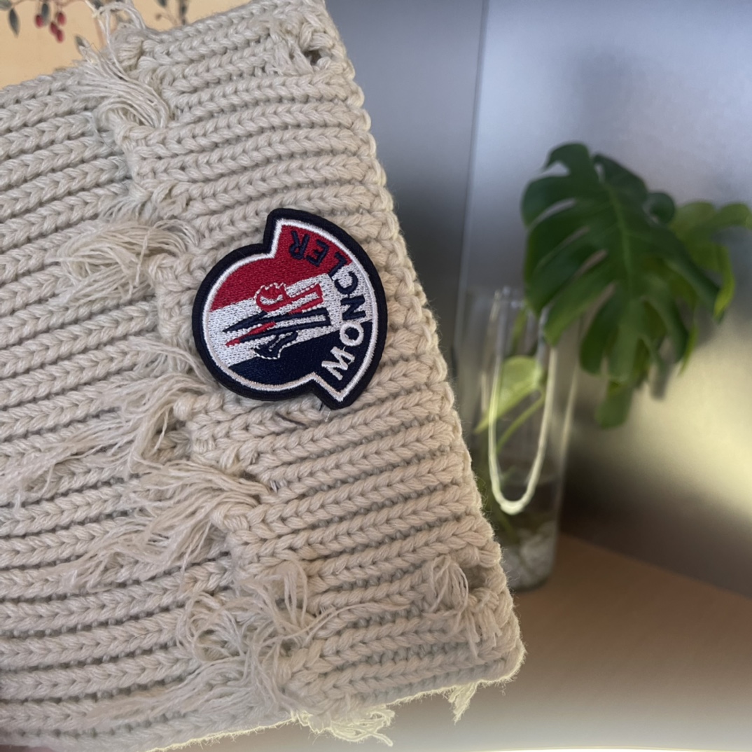  Moncler蒙口，秋冬粗线破线毛线帽，针织帽作为冬季穿搭必备