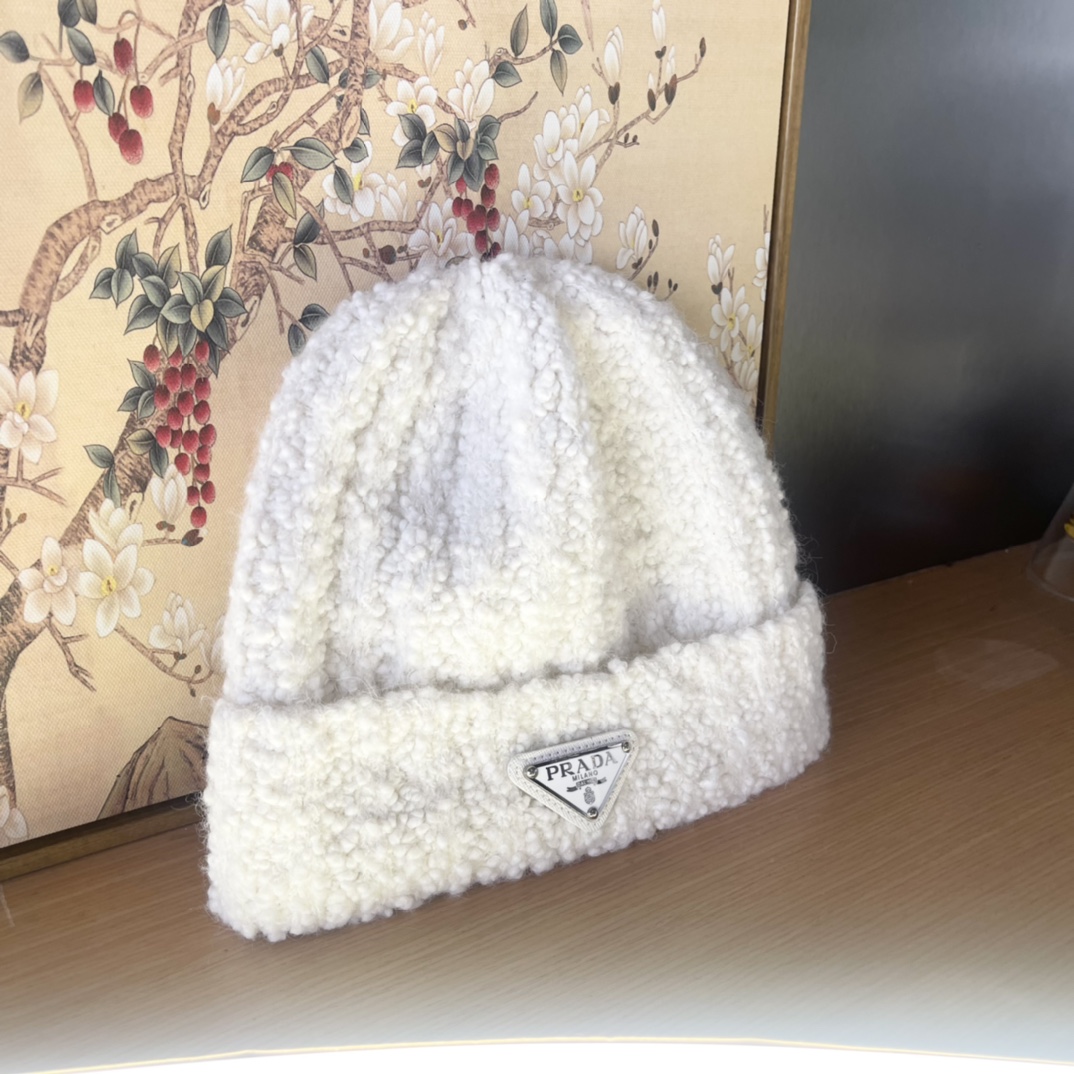 NO:215772,Prada Prada three-dimensional face showing small autumn and winter versatile knitted hat ear protection and warm pile hat big head wing confinement wool hat fisherman hat baseball hat knitted hat, hat, prada, prada, espadrilles, hats19860909普拉达Prada立体版型显脸小秋冬百搭针织帽护耳保暖堆堆帽大头围月子毛线帽子帽子渔夫帽棒球帽针织帽,帽子,prada,prada,espadrilles,hats,hat