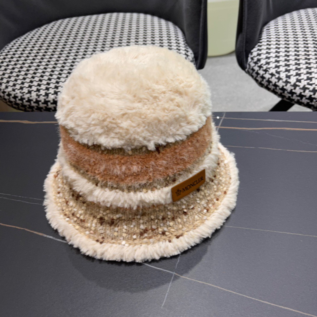 （蒙囗MONCLER】2024秋冬款女拼色双耳保暖甜美可爱毛绒渔夫帽时尚百搭毛绒护耳雷锋帽秋冬赶紧订购哦