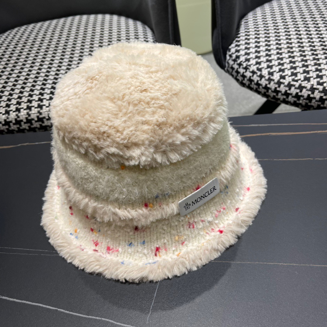 （蒙囗MONCLER】2024秋冬款女拼色双耳保暖甜美可爱毛绒渔夫帽时尚百搭毛绒护耳雷锋帽秋冬赶紧订购哦