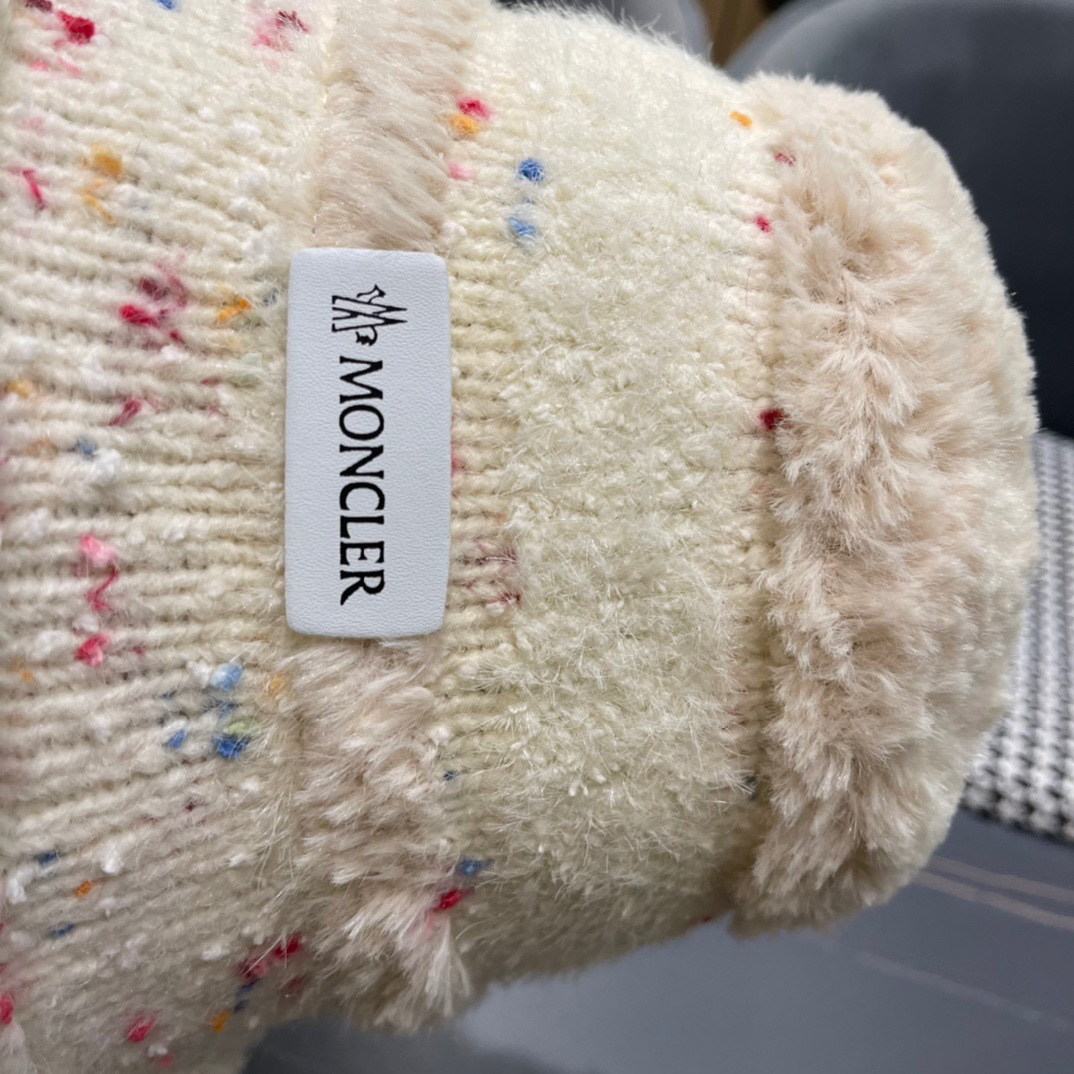 （蒙囗MONCLER】2024秋冬款女拼色双耳保暖甜美可爱毛绒渔夫帽时尚百搭毛绒护耳雷锋帽秋冬赶紧订购哦