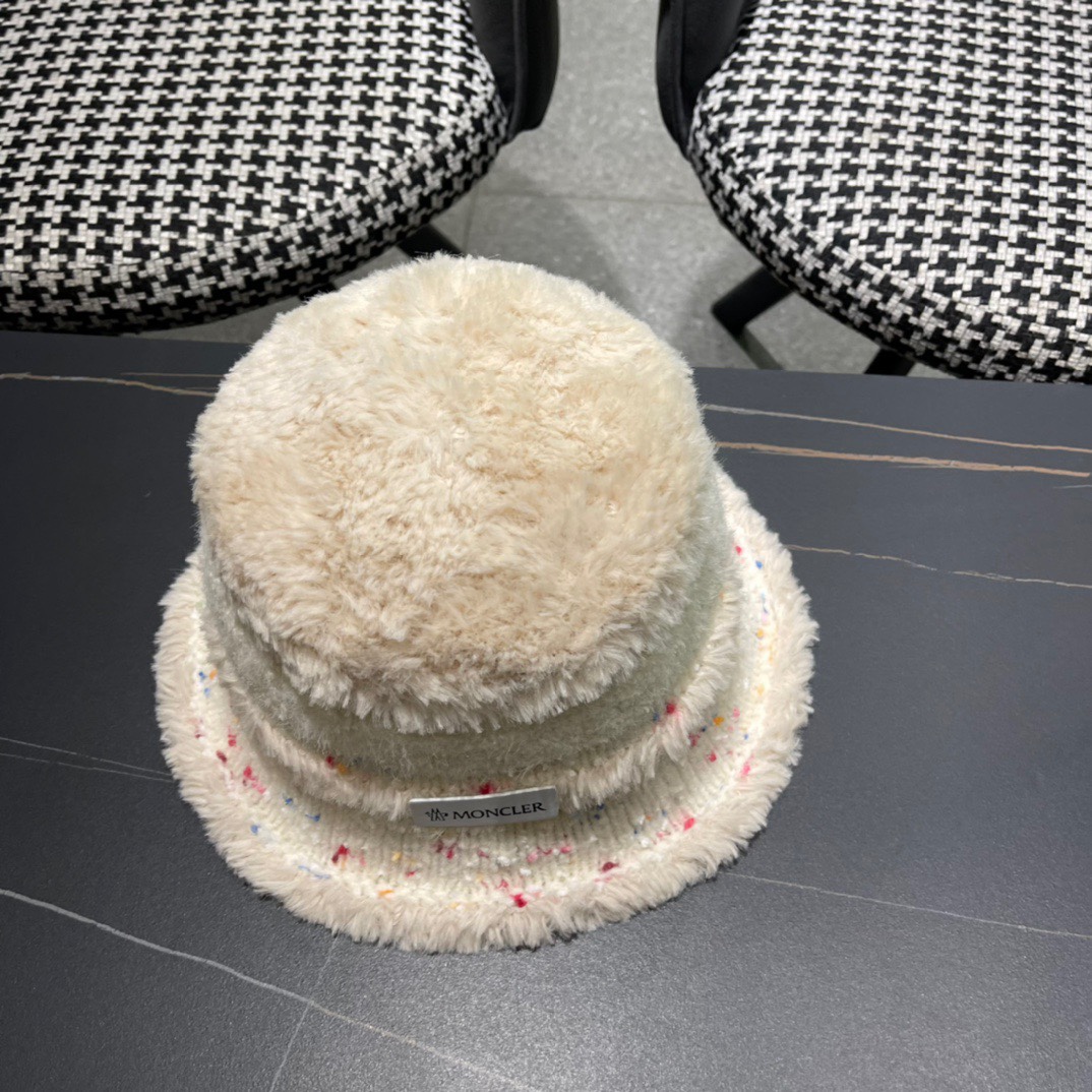 （蒙囗MONCLER】2024秋冬款女拼色双耳保暖甜美可爱毛绒渔夫帽时尚百搭毛绒护耳雷锋帽秋冬赶紧订购哦
