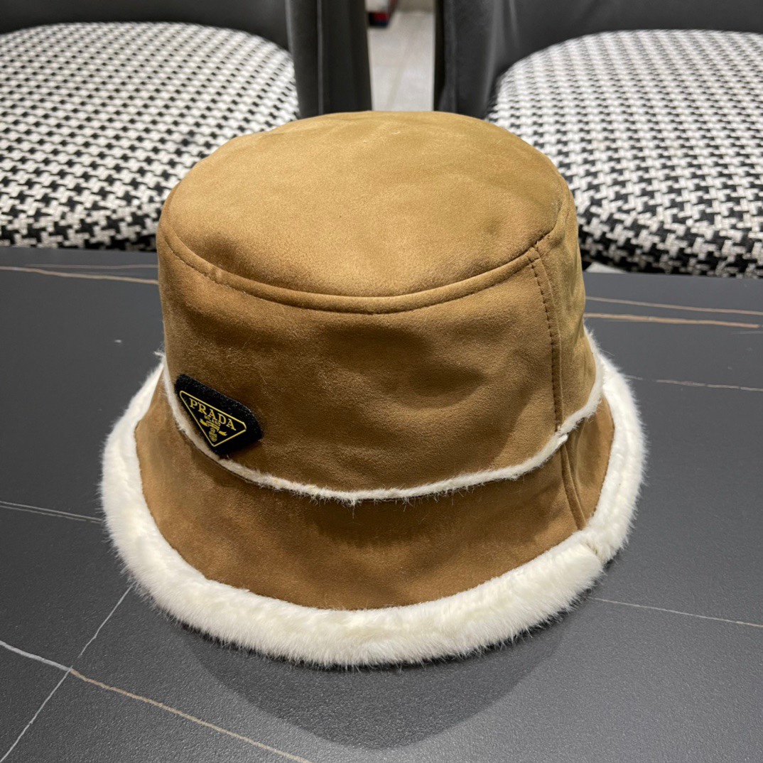 PRADA普拉达毛绒渔夫帽女2024新款冬加绒保暖帽素颜百搭盆帽显脸小护耳帽子