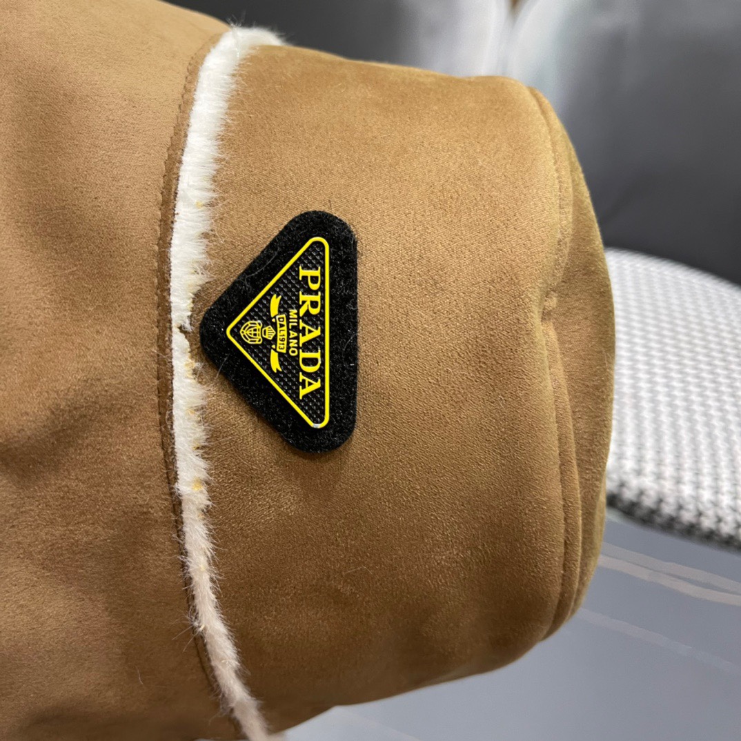 PRADA普拉达毛绒渔夫帽女2024新款冬加绒保暖帽素颜百搭盆帽显脸小护耳帽子