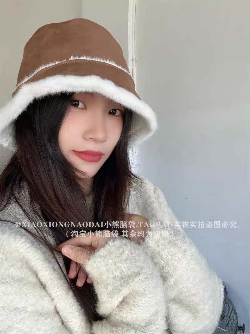 PRADA普拉达毛绒渔夫帽女2024新款冬加绒保暖帽素颜百搭盆帽显脸小护耳帽子