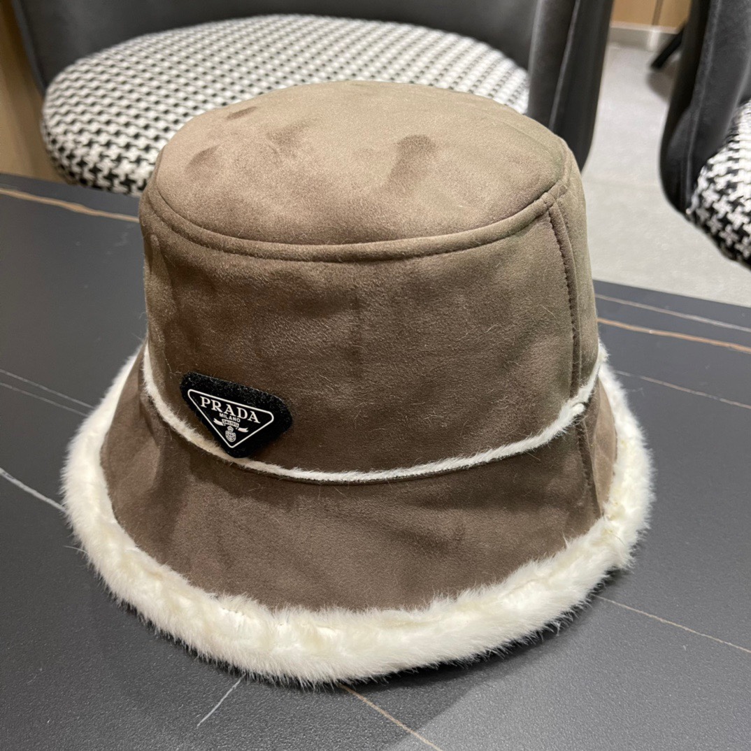 PRADA普拉达毛绒渔夫帽女2024新款冬加绒保暖帽素颜百搭盆帽显脸小护耳帽子
