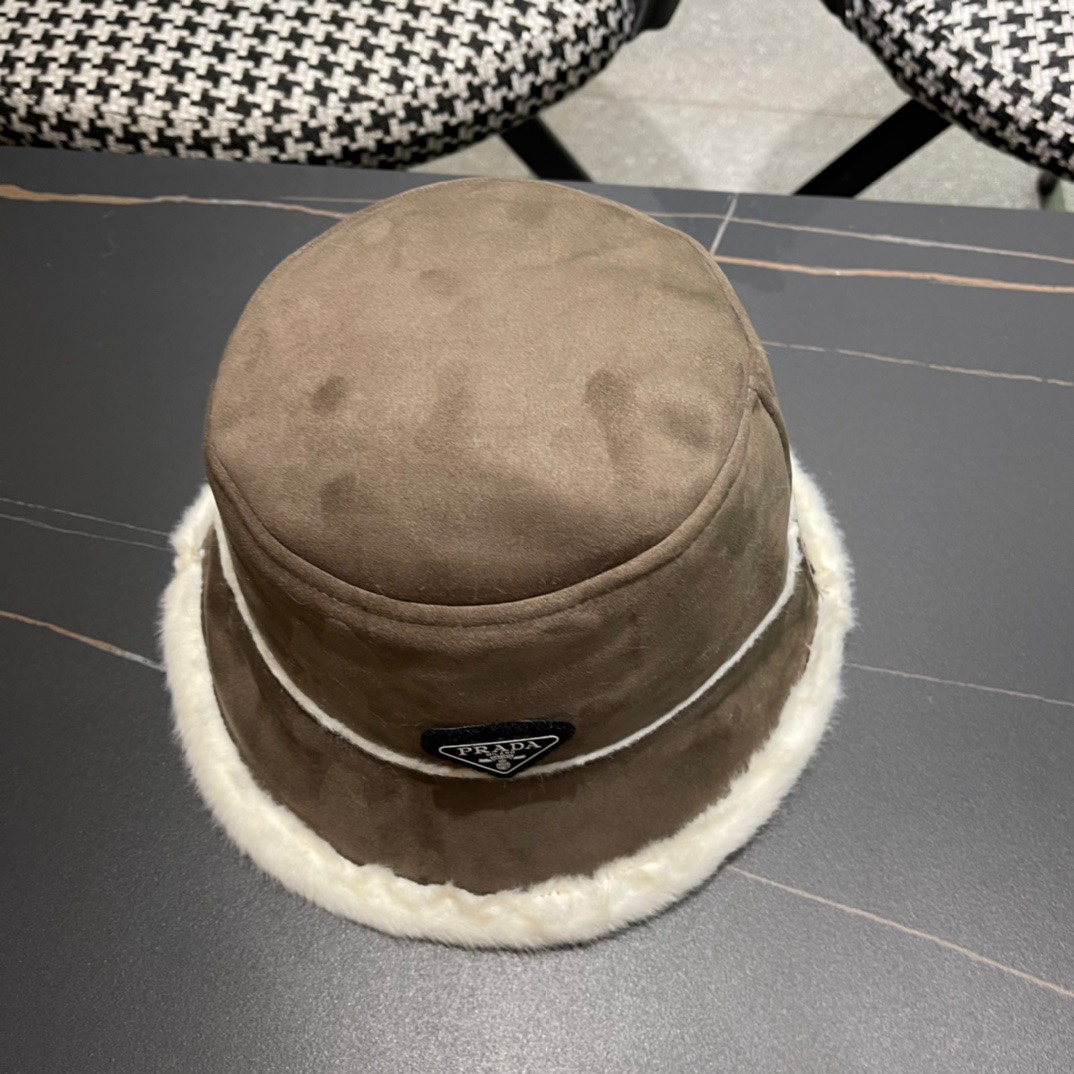 PRADA普拉达毛绒渔夫帽女2024新款冬加绒保暖帽素颜百搭盆帽显脸小护耳帽子