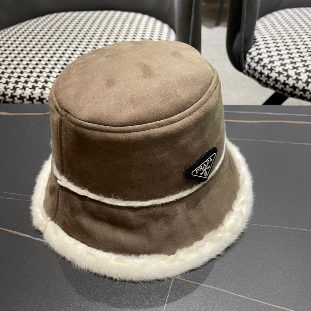 PRADA普拉达毛绒渔夫帽女2024新款冬加绒保暖帽素颜百搭盆帽显脸小护耳帽子