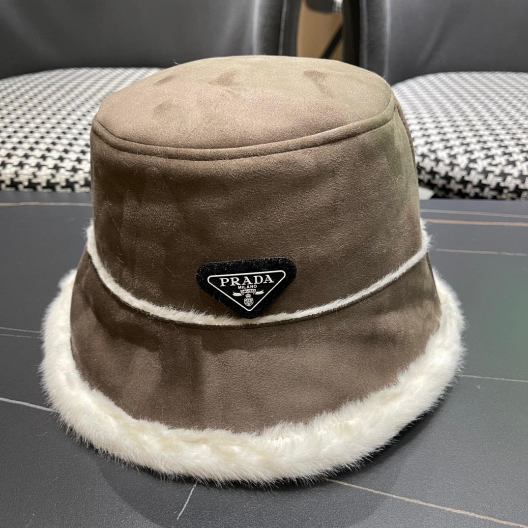 PRADA普拉达毛绒渔夫帽女2024新款冬加绒保暖帽素颜百搭盆帽显脸小护耳帽子