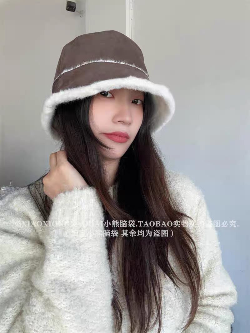 PRADA普拉达毛绒渔夫帽女2024新款冬加绒保暖帽素颜百搭盆帽显脸小护耳帽子