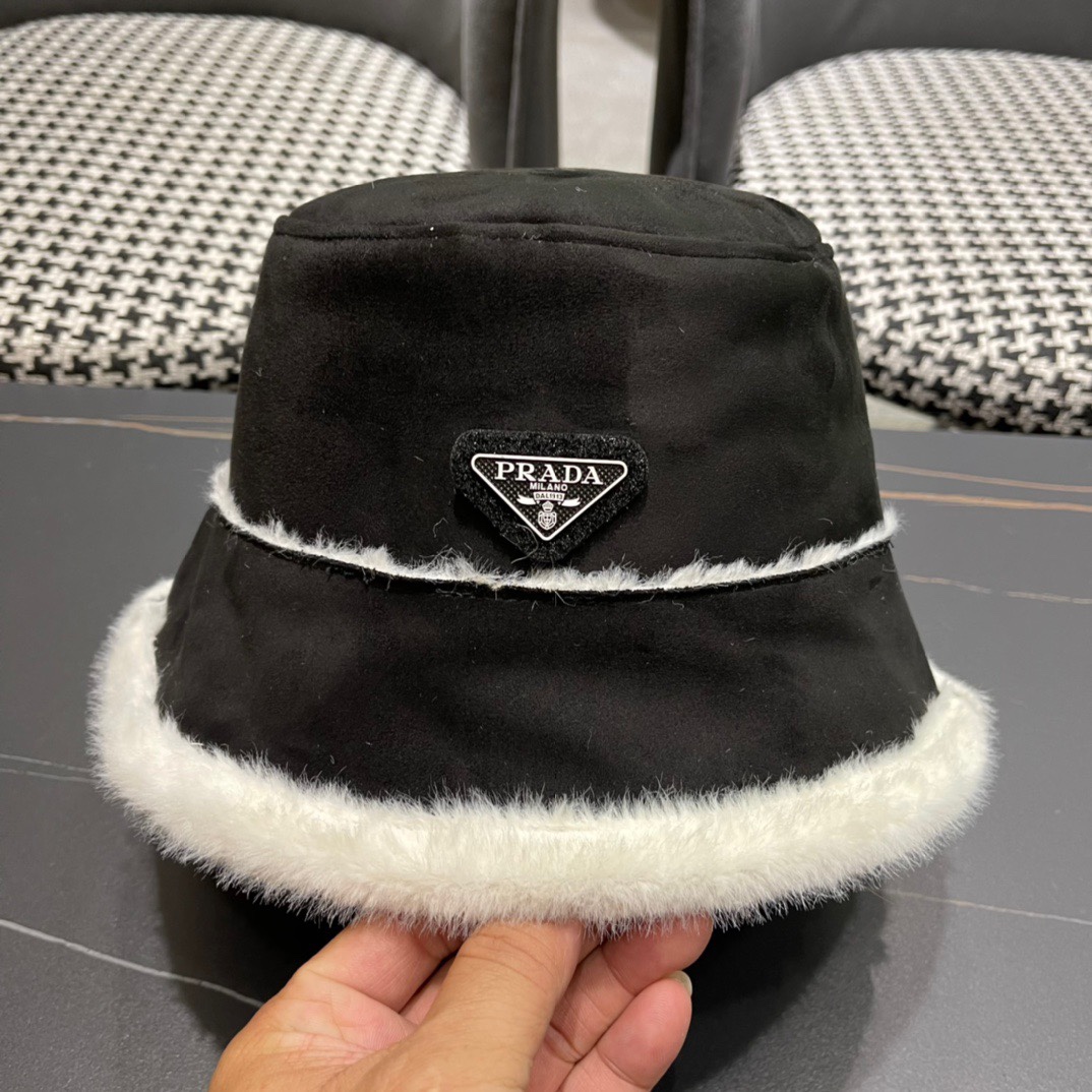 PRADA普拉达毛绒渔夫帽女2024新款冬加绒保暖帽素颜百搭盆帽显脸小护耳帽子