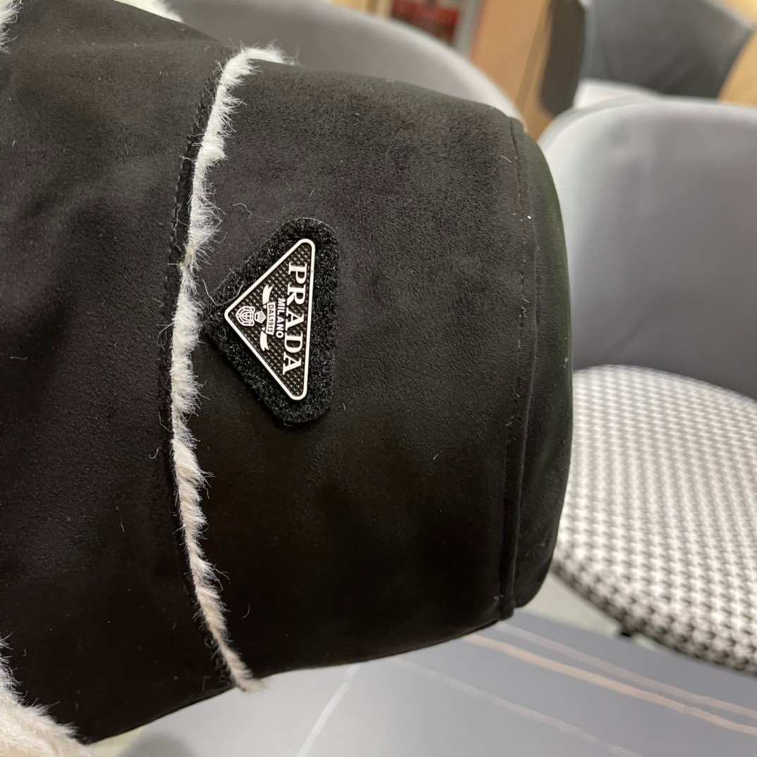 PRADA普拉达毛绒渔夫帽女2024新款冬加绒保暖帽素颜百搭盆帽显脸小护耳帽子