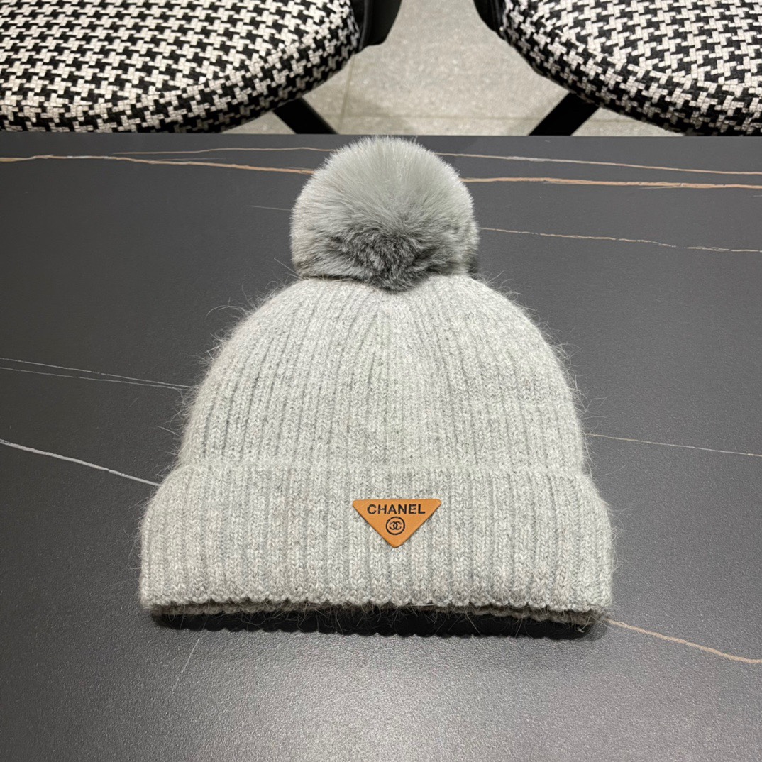  CHANEL香奈儿】新款小香风毛球针织毛线帽，大牌系列