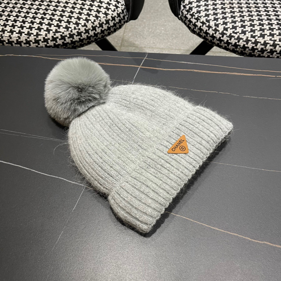  CHANEL香奈儿】新款小香风毛球针织毛线帽，大牌系列