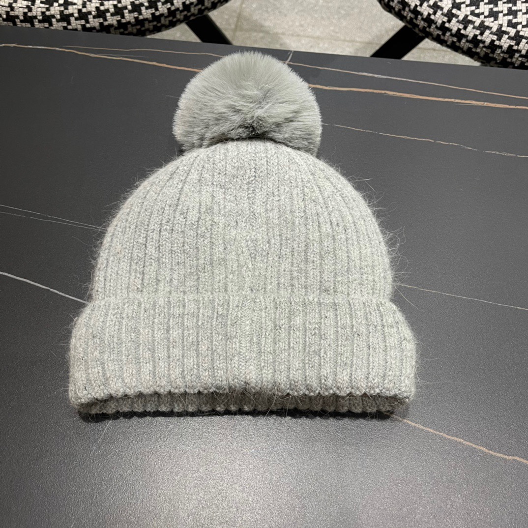  CHANEL香奈儿】新款小香风毛球针织毛线帽，大牌系列