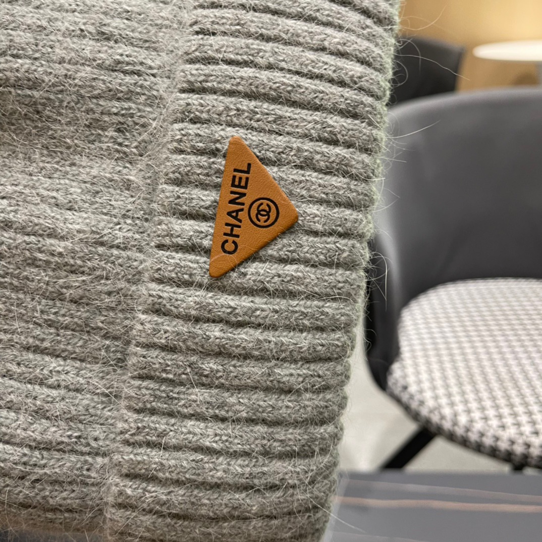  CHANEL香奈儿】新款小香风毛球针织毛线帽，大牌系列