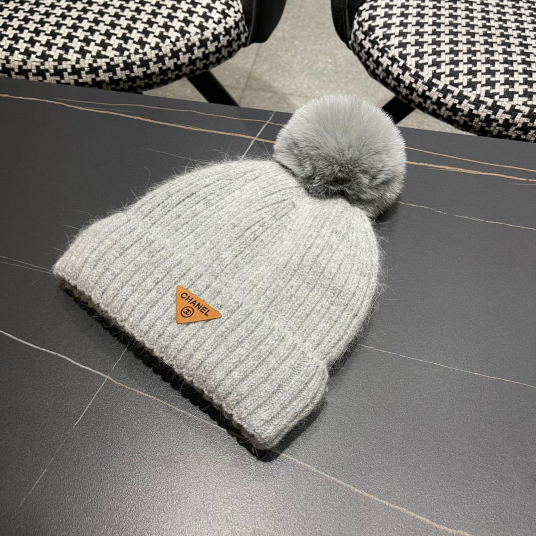  CHANEL香奈儿】新款小香风毛球针织毛线帽，大牌系列