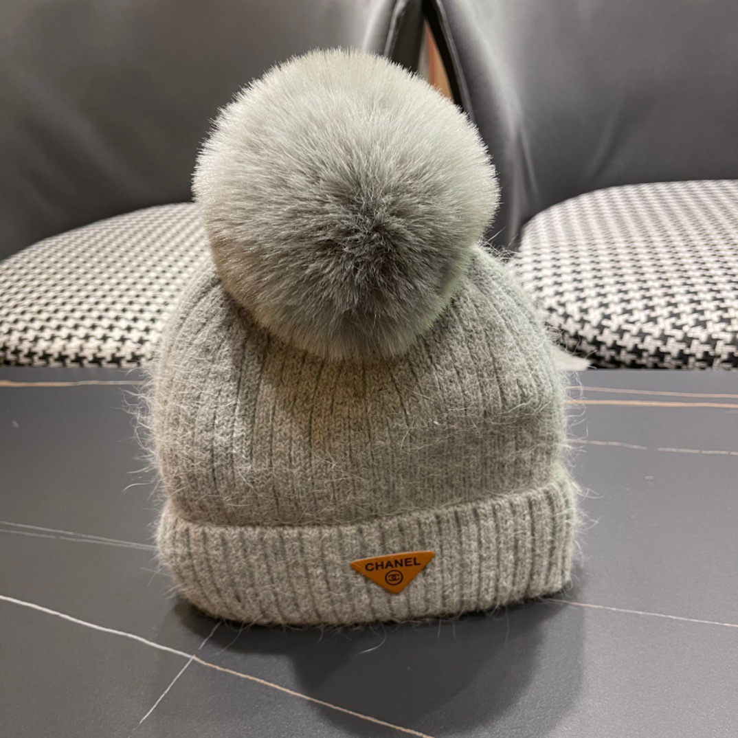  CHANEL香奈儿】新款小香风毛球针织毛线帽，大牌系列