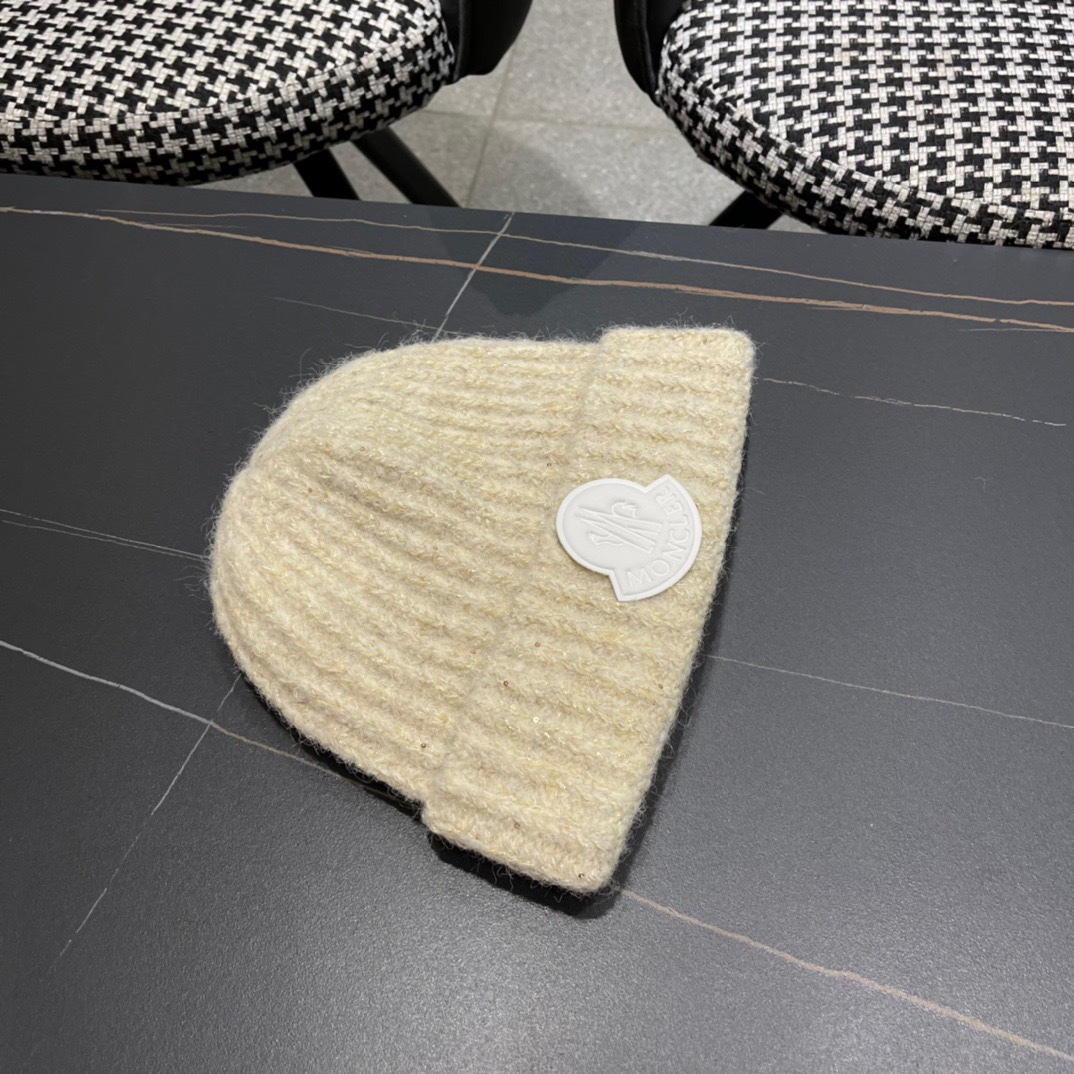 Moncler’s P116 Autumn Weasel 2024 Collection: Fur Hats and Sweaters Stand Out - 图片 8