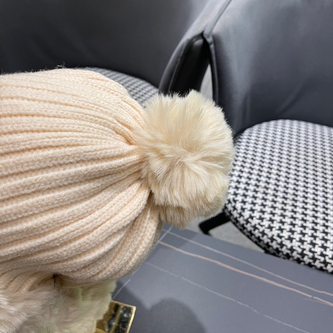 MONCLER蒙口🎩2024冬新款鹿角可爱毛球加绒针织护耳帽女洋气冬季防寒保暖加厚雷锋帽