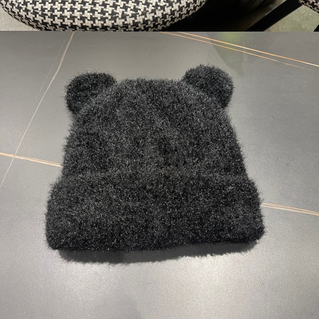 【PRADA普拉达】2024秋冬新款可爱小熊耳朵针织毛线帽，大牌系列，轻奢感满满.冬天出街必备