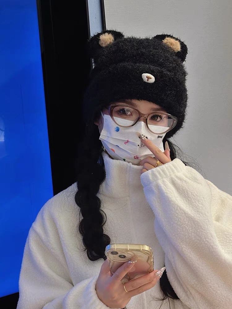 【PRADA普拉达】2024秋冬新款可爱小熊耳朵针织毛线帽，大牌系列，轻奢感满满.冬天出街必备