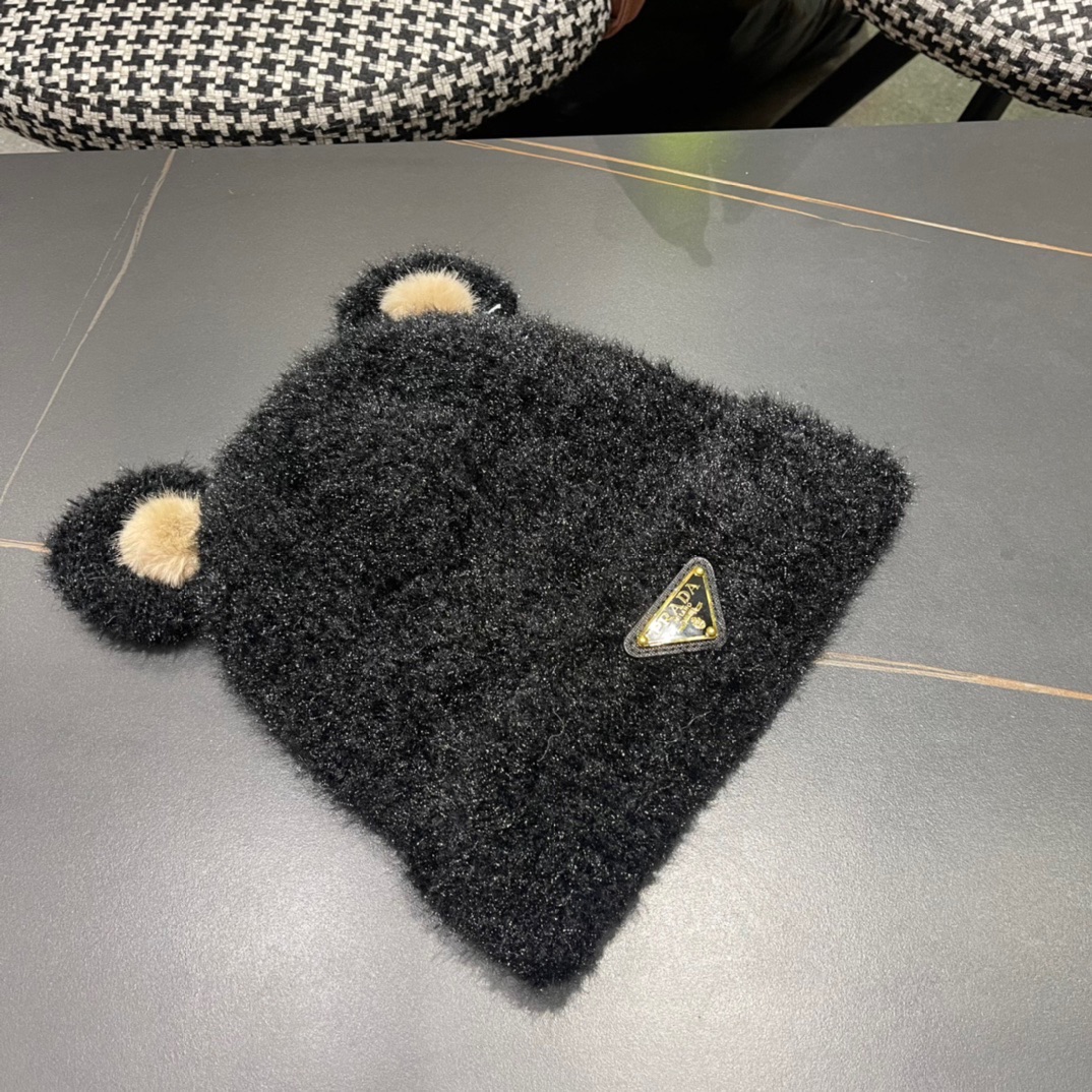 【PRADA普拉达】2024秋冬新款可爱小熊耳朵针织毛线帽，大牌系列，轻奢感满满.冬天出街必备