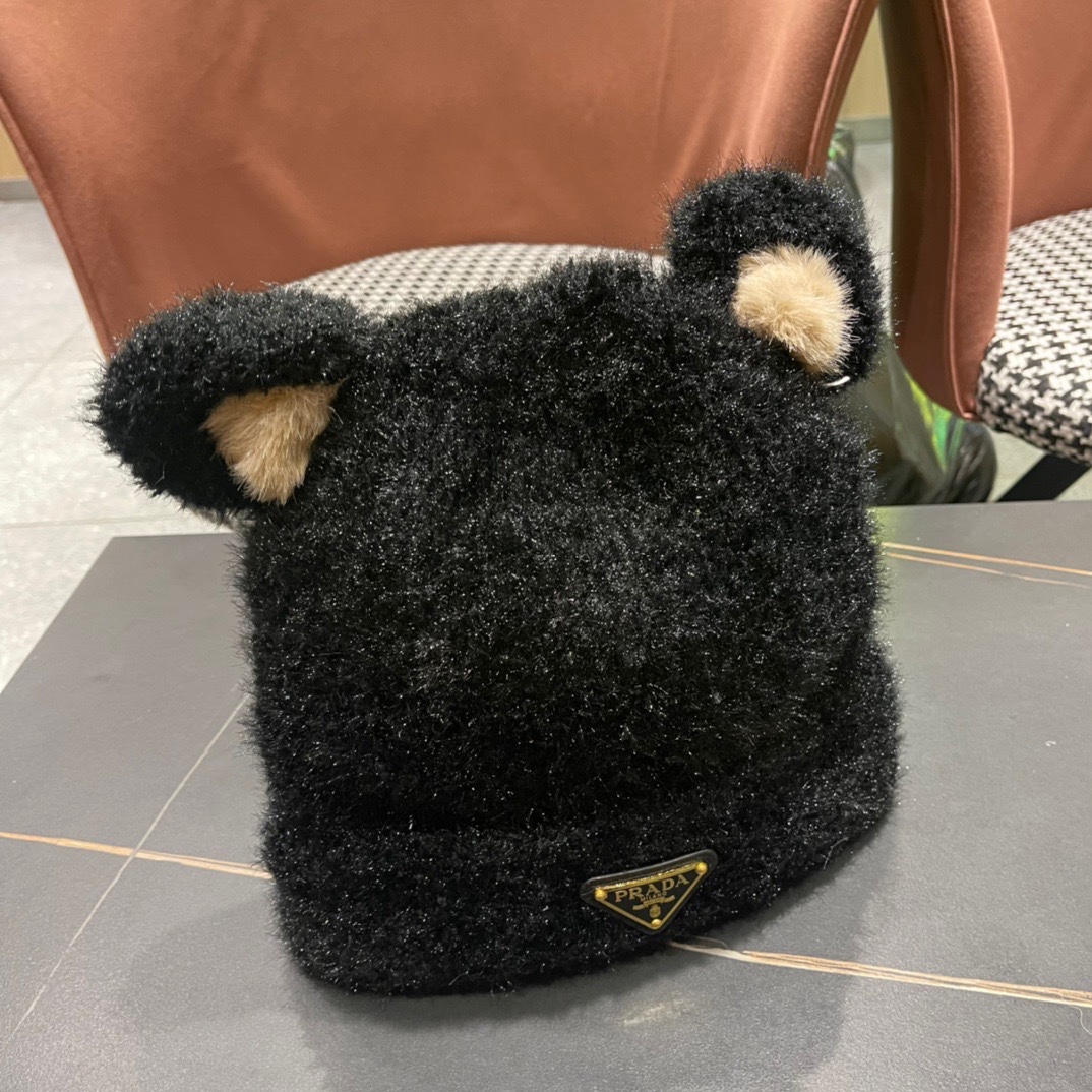 【PRADA普拉达】2024秋冬新款可爱小熊耳朵针织毛线帽，大牌系列，轻奢感满满.冬天出街必备