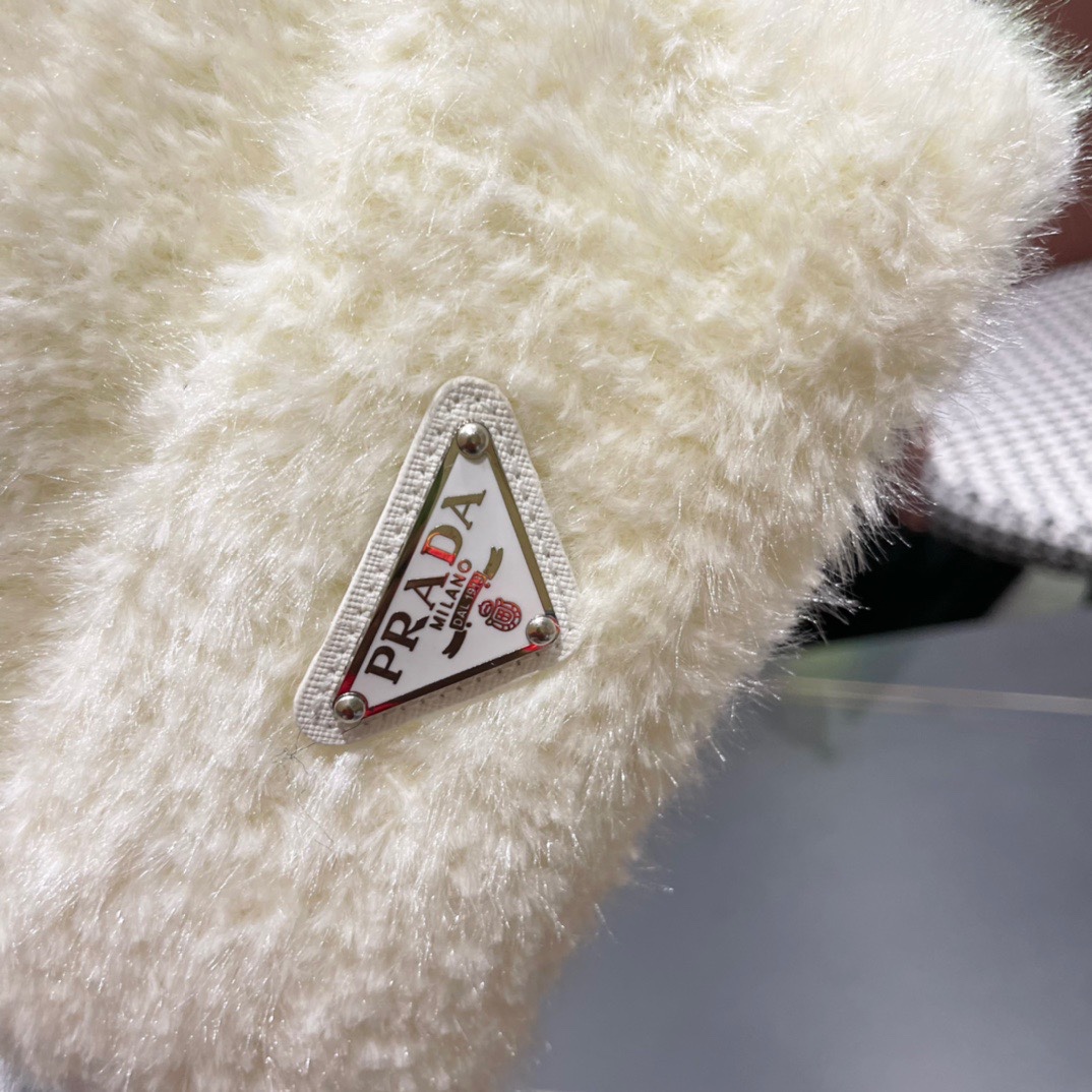 【PRADA普拉达】2024秋冬新款可爱小熊耳朵针织毛线帽，大牌系列，轻奢感满满.冬天出街必备