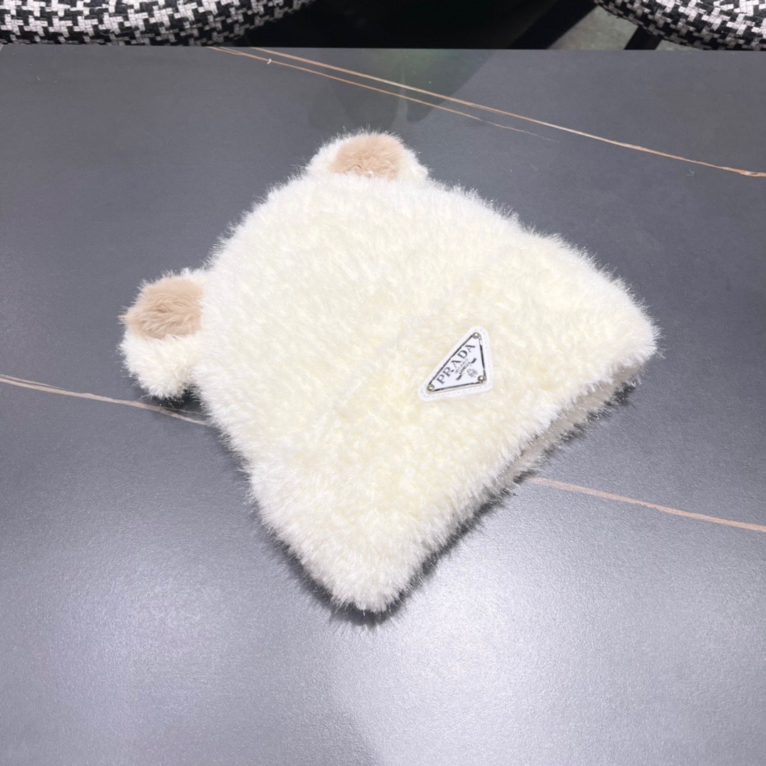 【PRADA普拉达】2024秋冬新款可爱小熊耳朵针织毛线帽，大牌系列，轻奢感满满.冬天出街必备