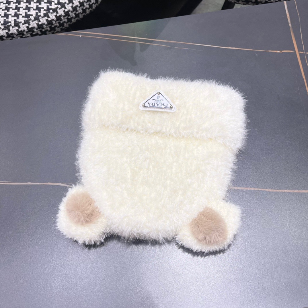 【PRADA普拉达】2024秋冬新款可爱小熊耳朵针织毛线帽，大牌系列，轻奢感满满.冬天出街必备