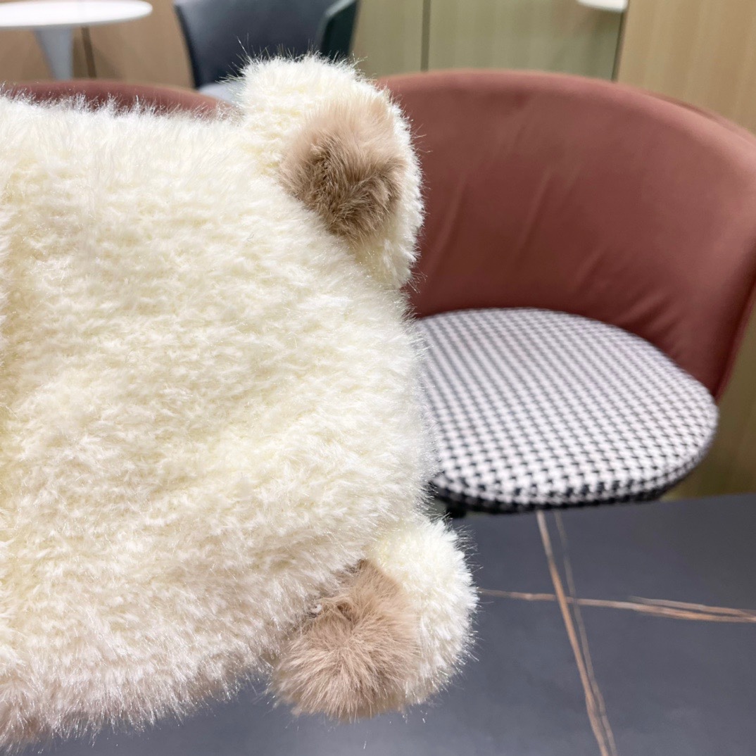 【PRADA普拉达】2024秋冬新款可爱小熊耳朵针织毛线帽，大牌系列，轻奢感满满.冬天出街必备