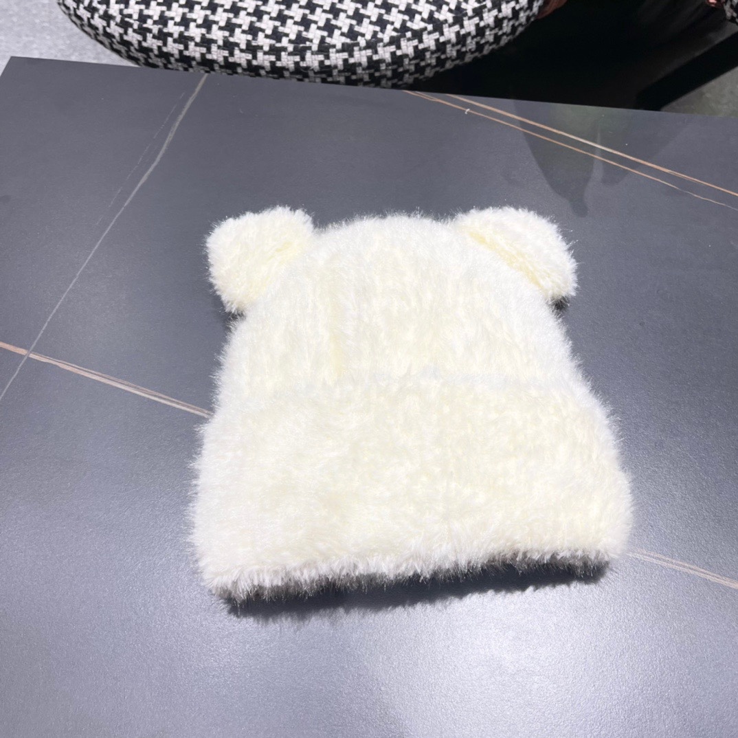 【PRADA普拉达】2024秋冬新款可爱小熊耳朵针织毛线帽，大牌系列，轻奢感满满.冬天出街必备