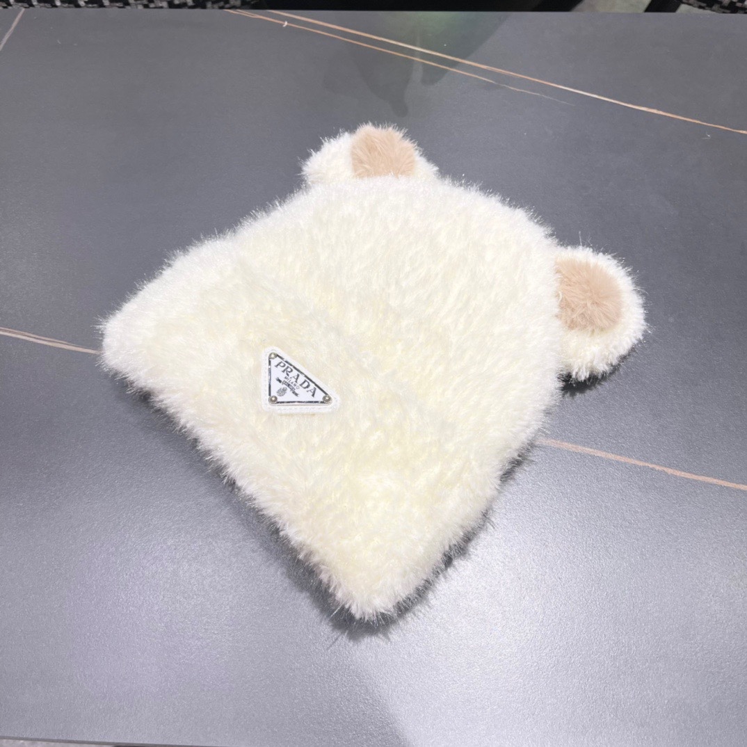 【PRADA普拉达】2024秋冬新款可爱小熊耳朵针织毛线帽，大牌系列，轻奢感满满.冬天出街必备