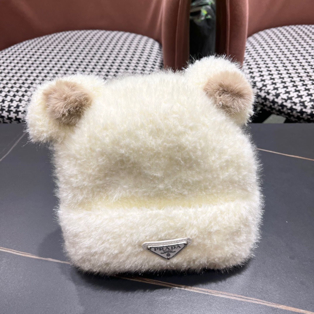 【PRADA普拉达】2024秋冬新款可爱小熊耳朵针织毛线帽，大牌系列，轻奢感满满.冬天出街必备