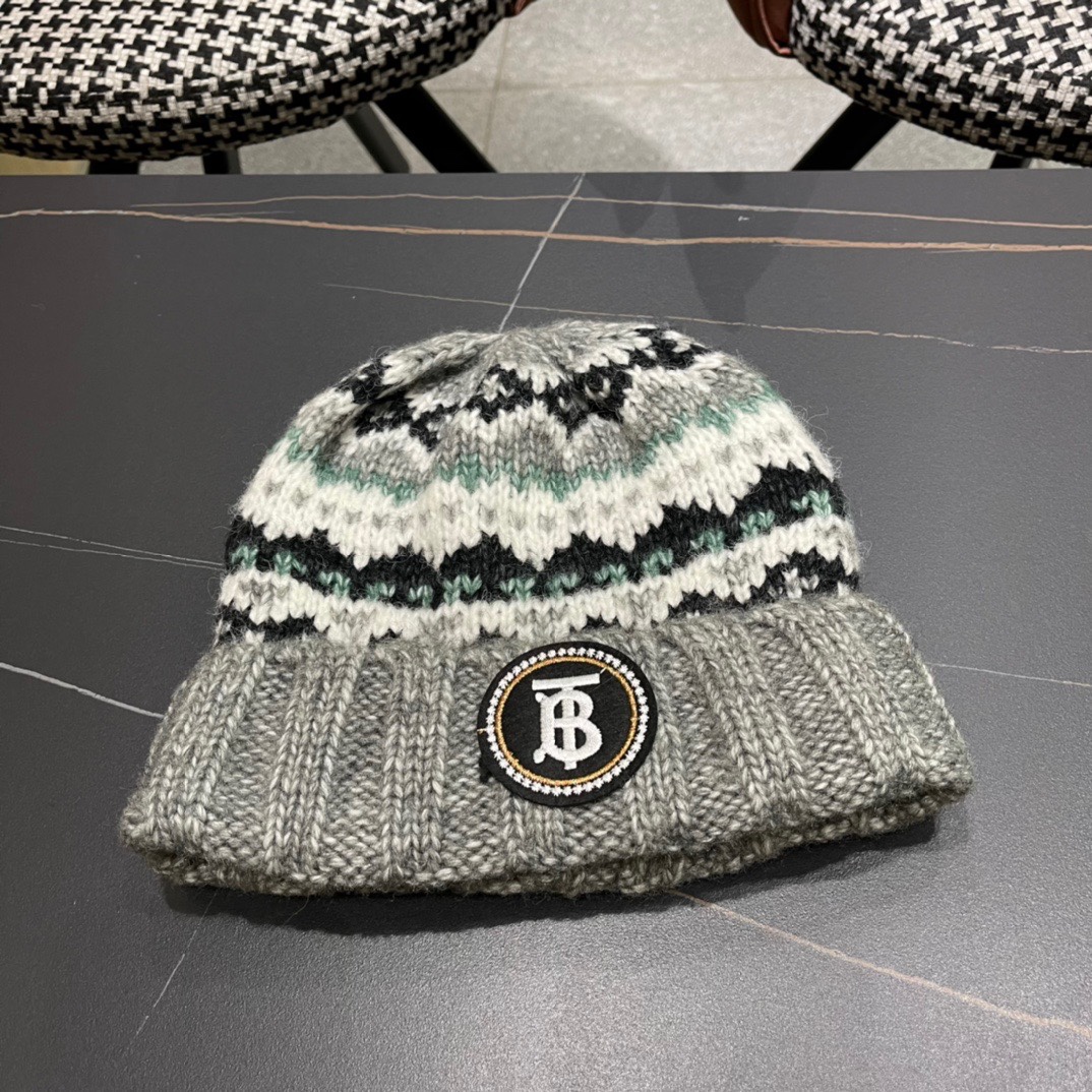 NO:216182,Burberry color block curl fashion versatile face showing small knitted hat women's winter outdoor warm ear protection wool hat trendy hat fisherman hat baseball hat knitted hat, hat, burberry, burberry, espadrilles, hats19860909Burberry 巴宝莉拼色卷边时尚百搭显脸小针织帽女士冬季户外保暖护耳毛线帽潮帽子渔夫帽棒球帽针织帽,帽子,burberry,burberry,espadrilles,hats,hat