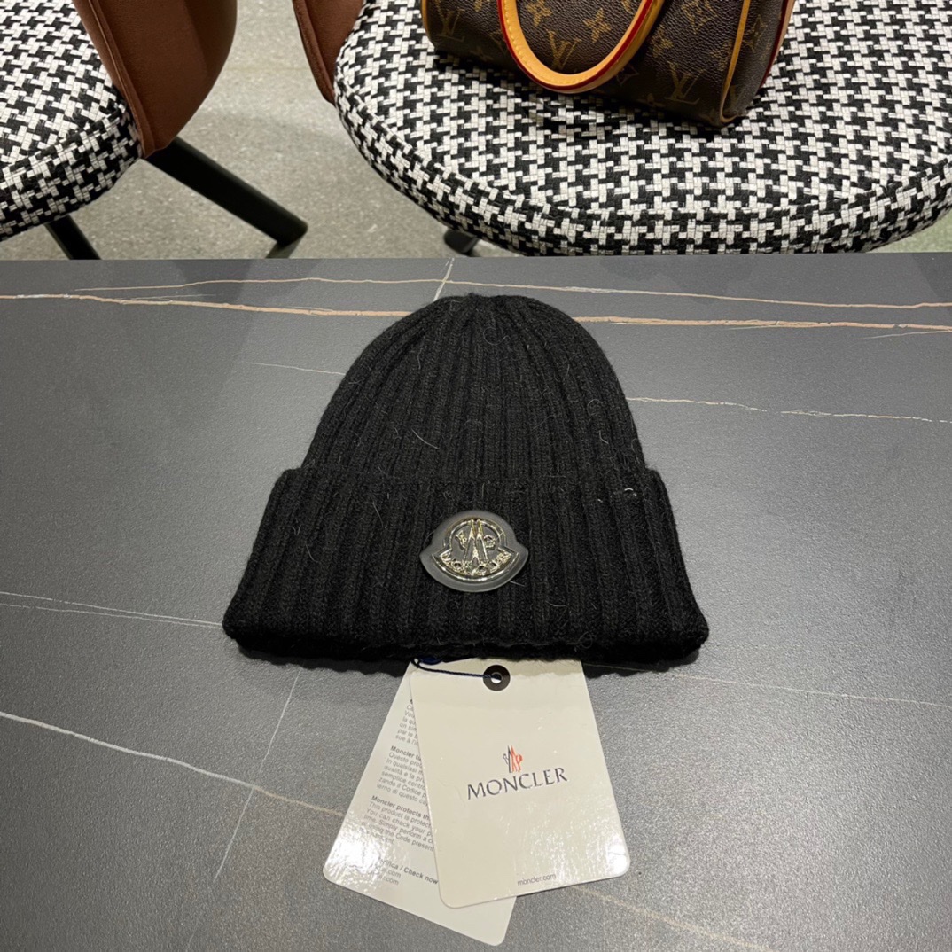 NO:216148,Moncler's covert autumn and winter knitted wool hat is super popular, first-class texture, and a super easy match when going out!  Hat fisherman hat baseball hat knit hat, hat, christian louboutin, Moncler, espadrilles, hats19860909Moncler蒙口秋冬针织毛线帽 超火爆 质感一流 出街超好搭配！帽子渔夫帽棒球帽针织帽,帽子,christian louboutin,Moncler,espadrilles,hats,hat
