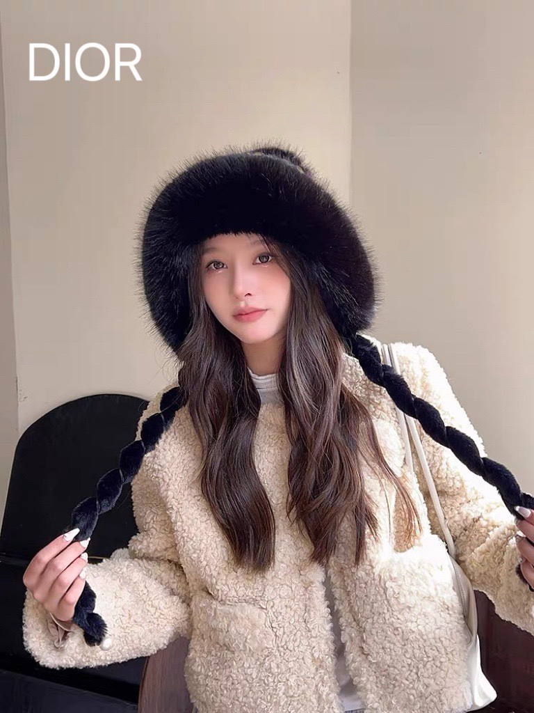NO:216160,DIOR color knitted wool ear protection Lei Feng hat for women in autumn and winter warm plus velvet thickened face small lace wool ball pullover hat fisherman hat baseball hat knit hat, hat, dior, dior, espadrilles, hats19860909DIOR迪奥 彩色针织毛线护耳雷锋帽女秋冬保暖加绒加厚显脸小系带毛球套头帽帽子渔夫帽棒球帽针织帽,帽子,dior,dior,espadrilles,hats,hat