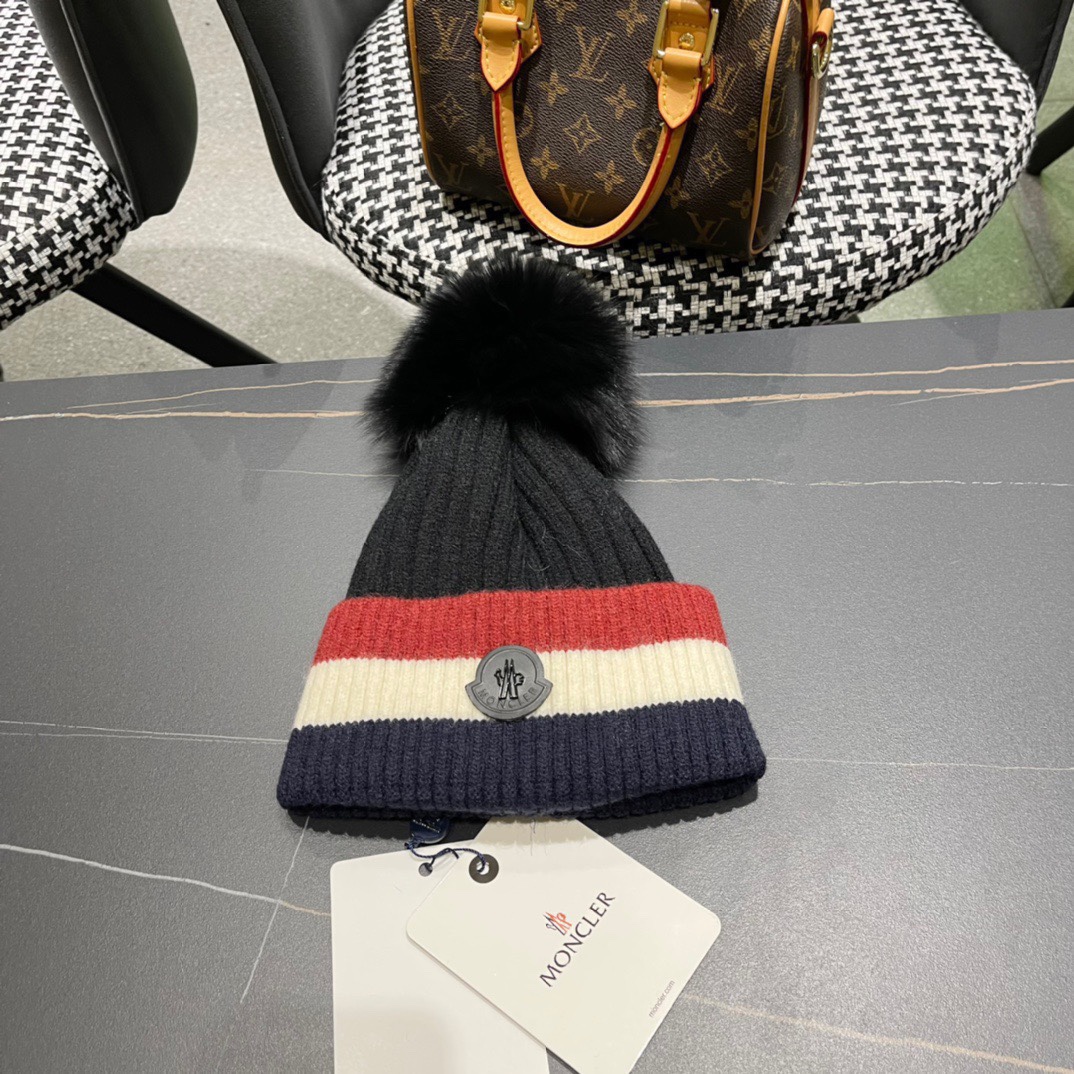 NO:216164,Classic wool hat, one of the most beautiful items in autumn and winter, real fox wool balls, the hair is very tight and textured!  Four colors~ Photographed hat Fisherman hat Baseball hat Knit hat, hat, Moncler, espadrilles, hats19860909经典蒙口毛线帽 秋冬颜值超高的单品之一 真狐狸毛球 毛质非常紧致有质感！ 四个颜色哦～拍照很上镜帽子渔夫帽棒球帽针织帽,帽子,Moncler,espadrilles,hats,hat