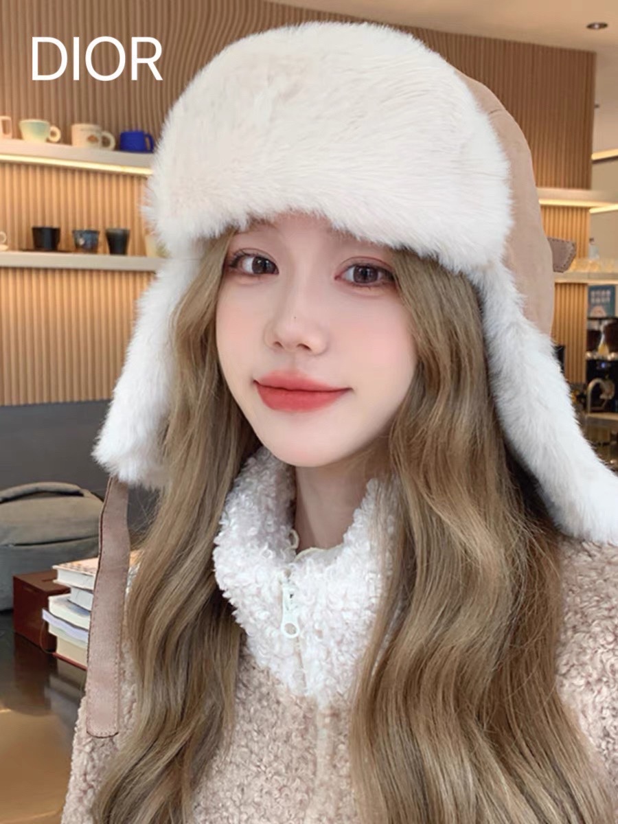 NO:216166,DIOR Dior Suede plus velvet Lei Feng hat women's windproof and cold protection northeastern hat versatile thick riding ear protection hat flying hat fisherman hat baseball hat knit hat, hat, dior, dior, espadrilles, chamois leather, hats19860909DIOR迪奥 麂皮绒加绒雷锋帽子女防风防寒东北帽百搭加厚骑行护耳帽飞行帽子帽子渔夫帽棒球帽针织帽,帽子,dior,dior,espadrilles,chamois leather,hats,hat